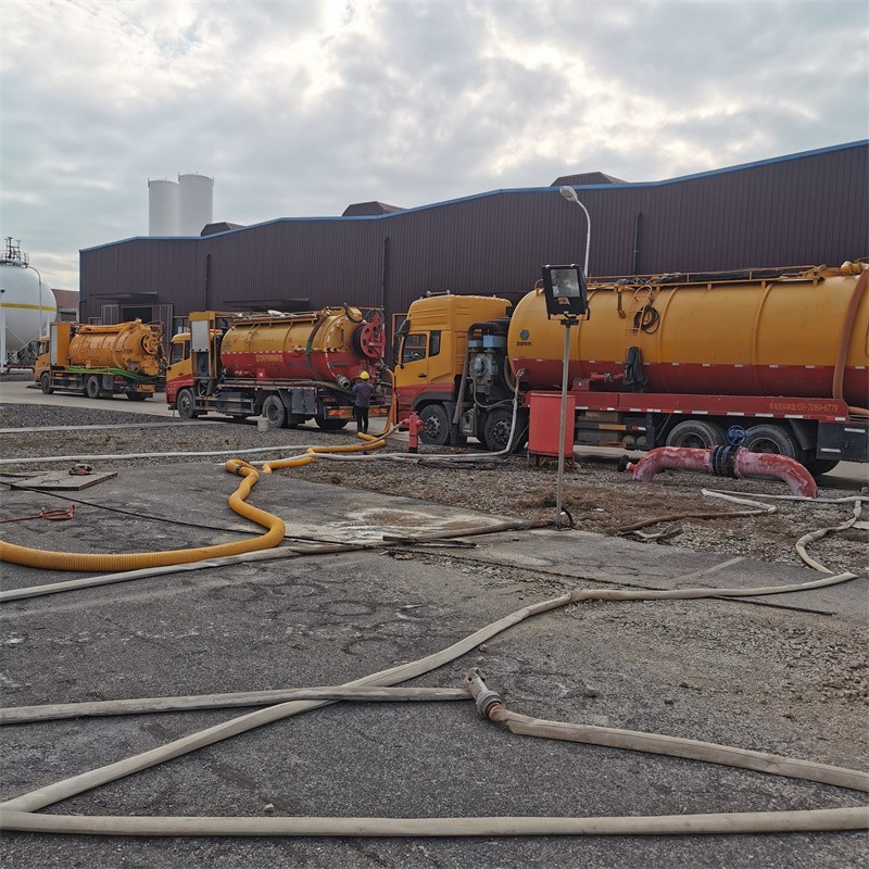 新河污水池清理