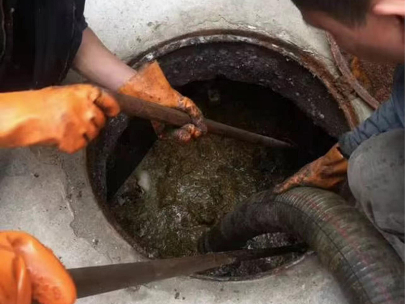 新河清理化粪池时如何避免沼气的危害?